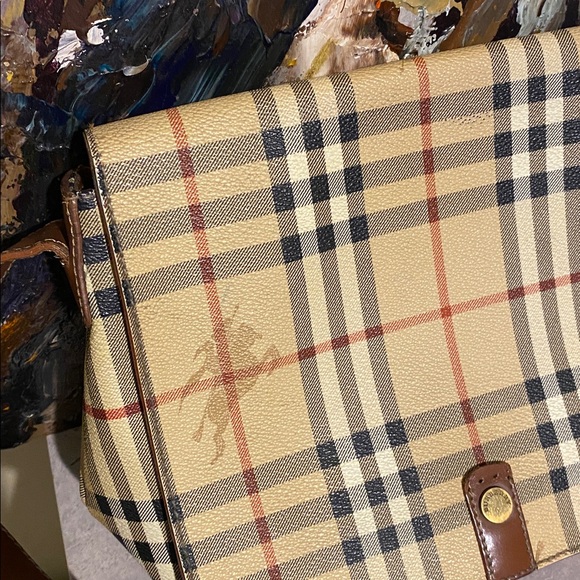 Authentic Burberry Vintage Crossbody - Picture 2 of 13